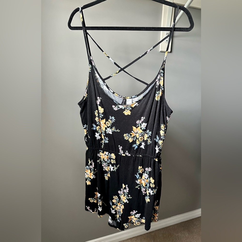 🧡☀️Romper - Size L☀️🧡